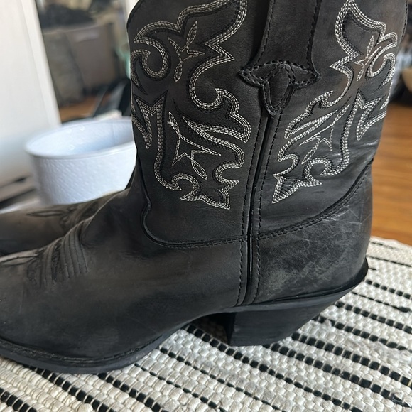 Boots - Picture 4 of 14